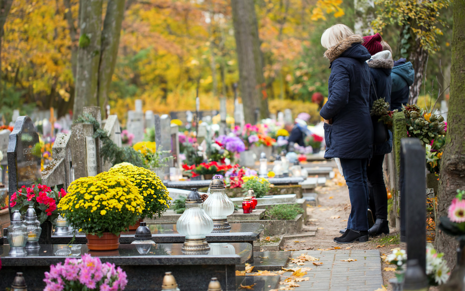 Groby to nie tylko troska i pamięć o bliskich, ale także obowiązki i wydatki