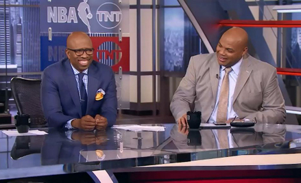 Kenny Smith i Charles Barkley w programie "Inside the NBA"