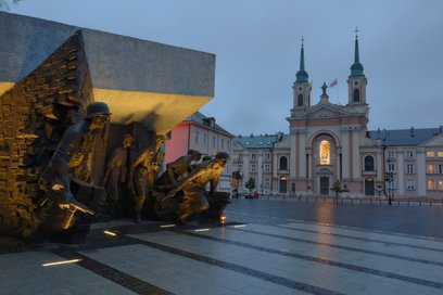 Pomnik Powstania Warszawskiego i Katedra Polowa Wojska Polskiego przy ulicy Długiej