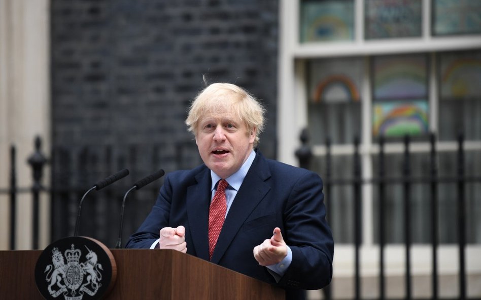 Boris Johnson wrócił do pracy. Za wcześnie na zdjęcie ograniczeń