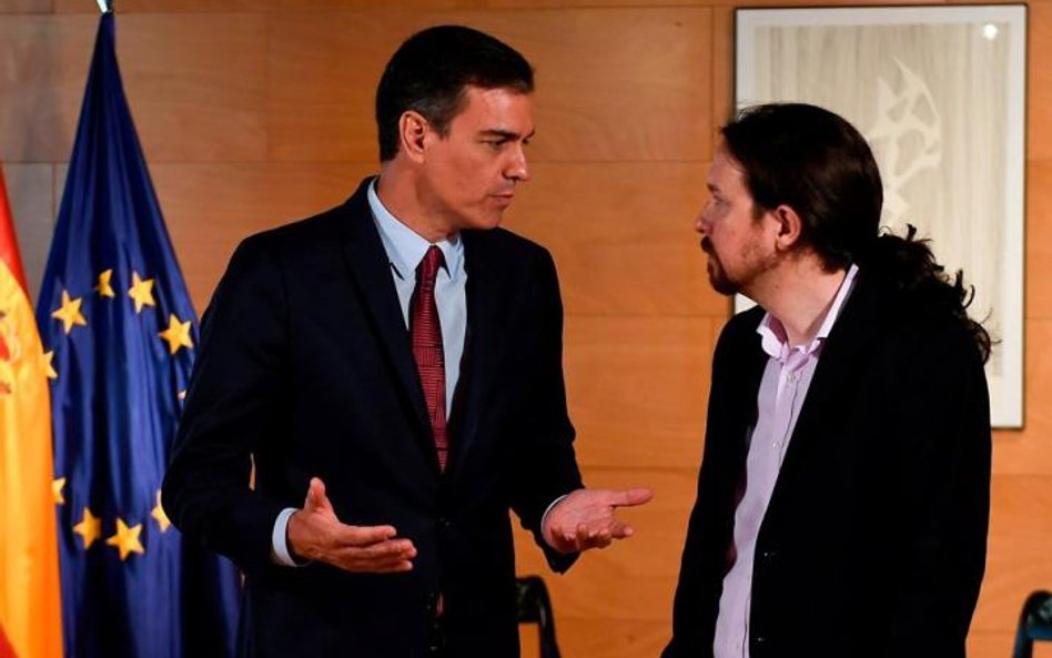 Premier Pedro Sanchez i ekscentryczny lider Podemos Pablo Iglesias szukają wspólnego języka