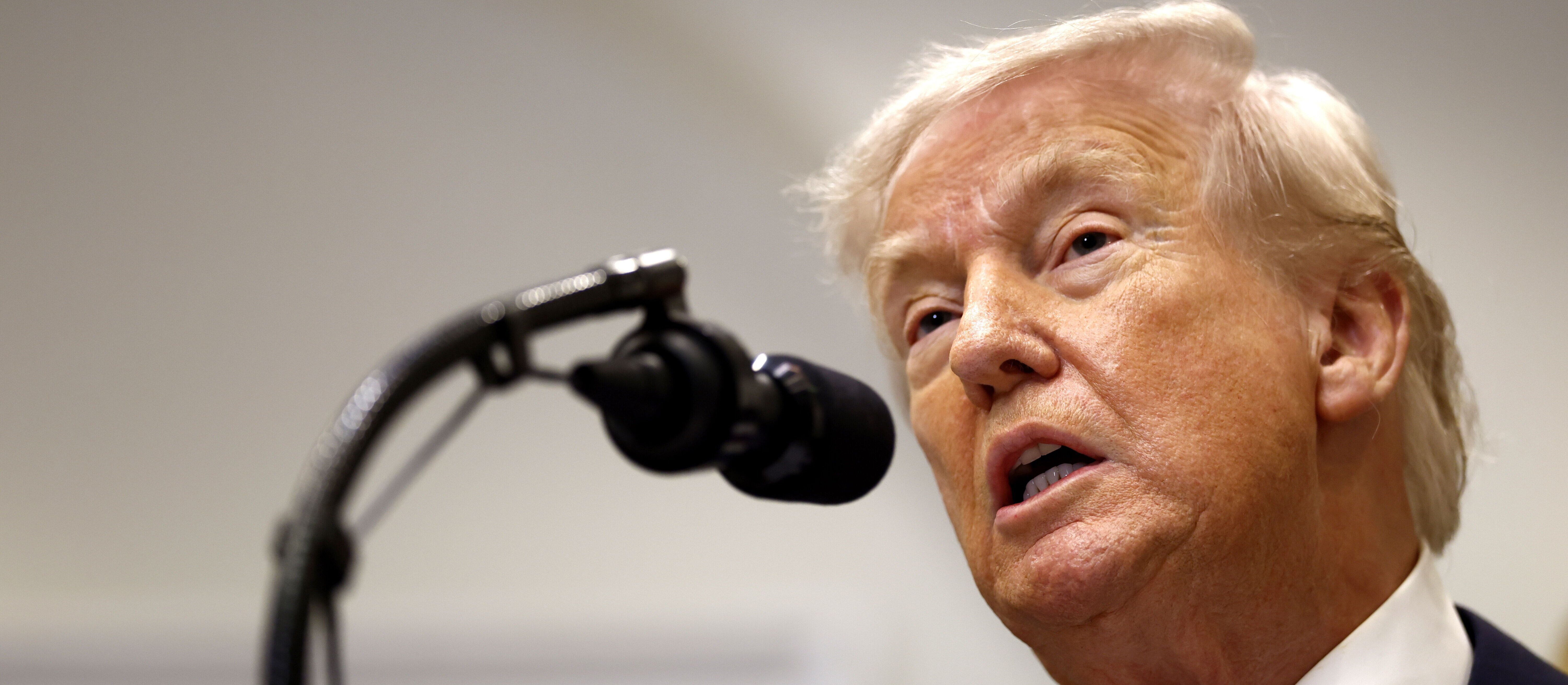 Donald Trump wraca do węgla rozporządzeniami