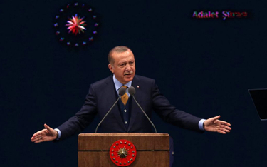 Erdogan: USA budują armię terroru na naszej granicy