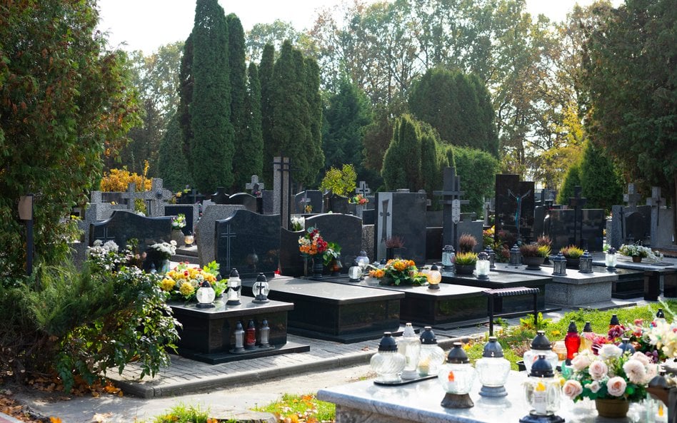 Niedozwolone opłaty na cmentarzach. Ważna decyzja wojewody zachodniopomorskiego