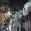 Jarkov, movimientos de los bomberos después de que el edificio fuera alcanzado por un misil ruso, foto del 31 de mayo