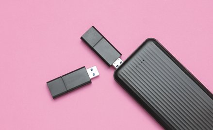 Zgubiony pendrive z danymi klientów może kosztować firmę krocie