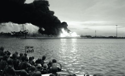 Oddziały brytyjskie oczekują na desant w pobliżu Port Saidu, 5 listopada 1956 r.