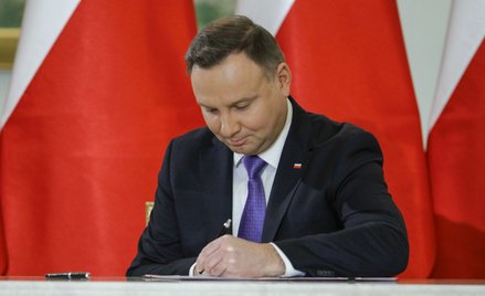 „Najspokojniej wyglądająca drobna kobieta może wyciągnąć nóż i zaatakować policjanta” – trudno w sło