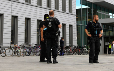 Berlin: Policja wyegzekwuje zakaz protestów przeciw obostrzeniom
