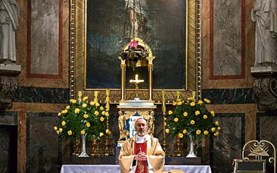 Konferencja Episkopatu Polski może wybrać jedno nowe rozesłanie albo kilka. Na zdjęciu obrzęd kończą