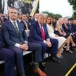 Prezydent USA Donald Trump, sekretarz obrony Pete Hegseth i pierwsza dama Melania Trump podczas para