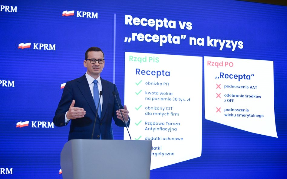 Premier Mateusz Morawiecki podczas konferencji prasowej dotyczącej budżetu na 2023 rok.