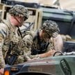 Żołnierze armii USA podczas ćwiczeń Saber Junction w Hohenfels w Niemczech, 8 września 2022 r.