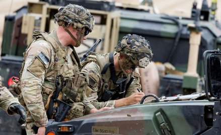 Żołnierze armii USA podczas ćwiczeń Saber Junction w Hohenfels w Niemczech, 8 września 2022 r.