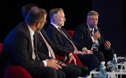 Alternatywą dla drożejącego gazu i węgla są OZE – podkreślali uczestnicy sesji plenarnej „Energia dl