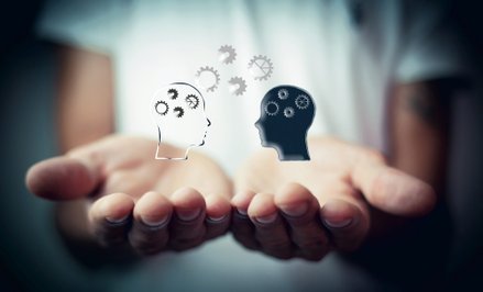 Psychiatra: Ludzie stają się patologicznie normalni. Nie mają czasu na myślenie