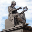 Pomnik Mikołaja Kopernika w Warszawie odsłonięto 19 lutego 1873 r. z okazji obchodów 400. rocznicy u