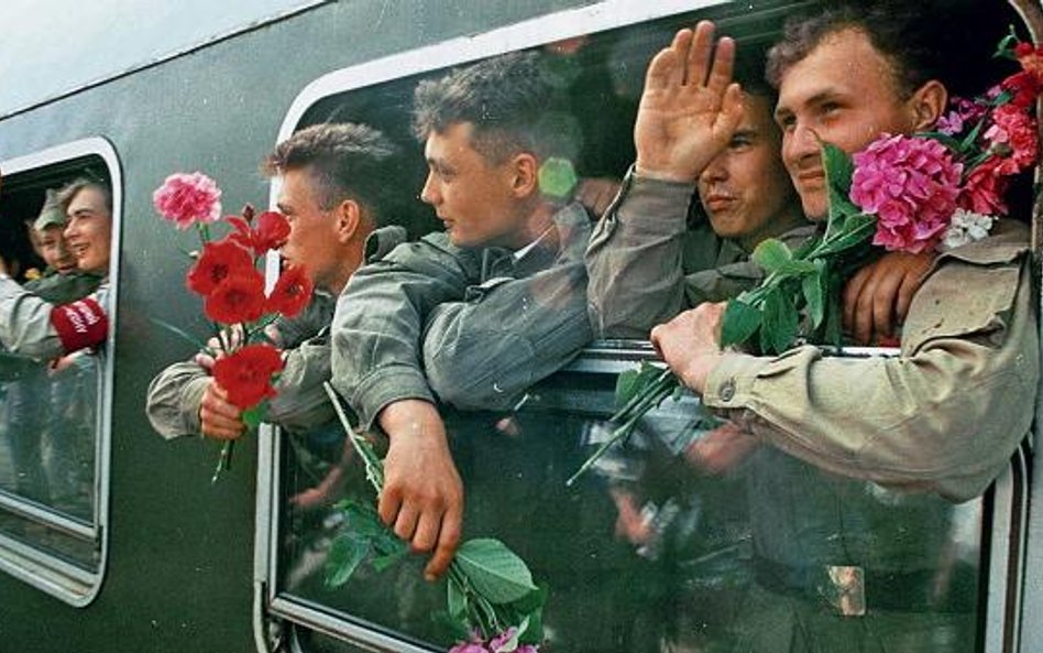 Pierwszy transport radzieckich żołnierzy wyjechał z Polski w 1989 roku. Nikt nie przypuszczał, że na