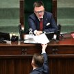 Marszałek Sejmu Szymon Hołownia na sali obrad Sejmu