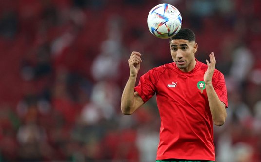 Achraf Hakimi urodził się w Madrycie, gra w Paris Saint-Germain i jest gwiazdą Maroka