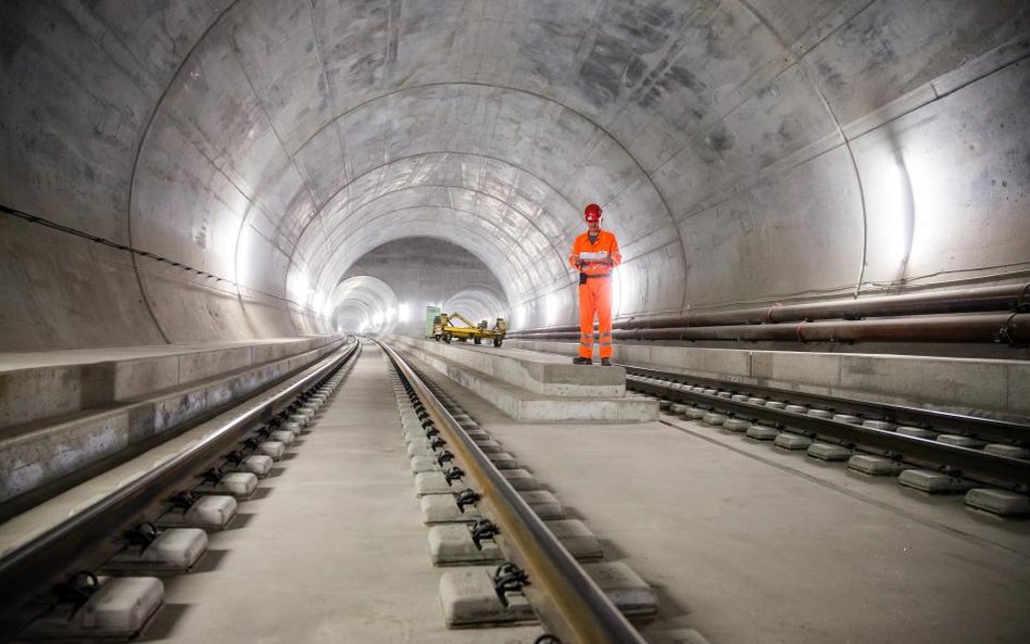 Tunelu pod przełęczą św Gottharda w Szwajcarii