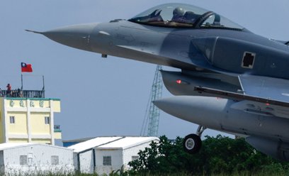 Myśliwiec F-16V ląduje na Tajwanie