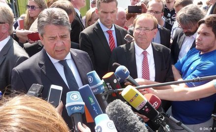 Wicekanclerz Sigmar Gabtriel z wizytą u uchodźców w Heidenau