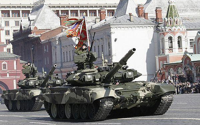 Czołgi T-90 na paradzie w Moskwie