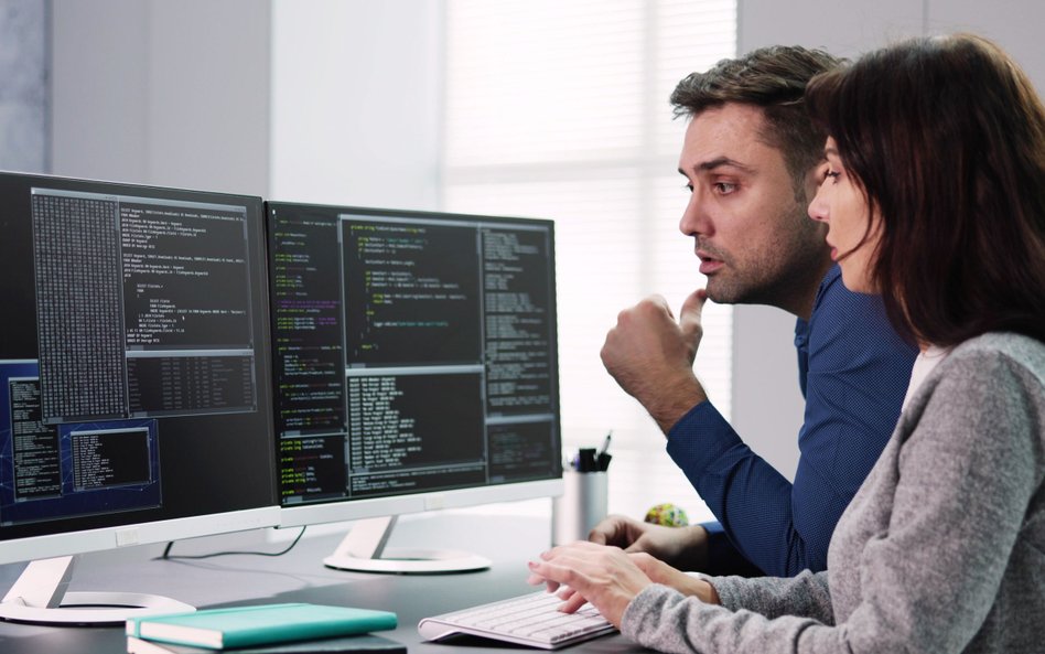 Umowa o utrzymanie systemu informatycznego. Jakie postanowienia zawrzeć?