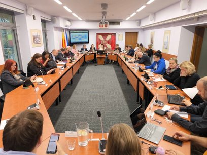 Interpelacje składane przez radnego dzielnicy Ochota były dodatkowo opłacane z prywatnych źródeł