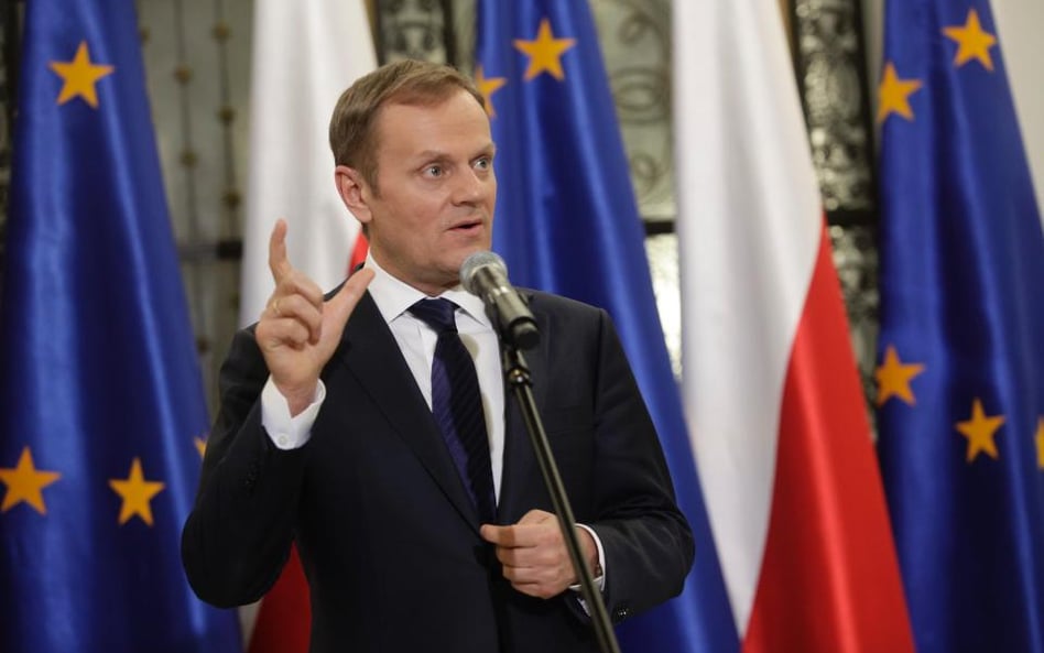 Tusk nie powinien mieszać ról