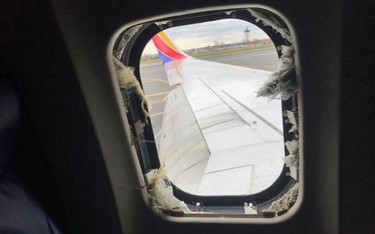 Dramat na pokładzie samolotu: Wybuch silnika, jedna ofiara