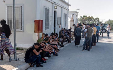 Uchodźcy i imigranci, którzy od początku listopada przebywają w ośrodku na Cyprze