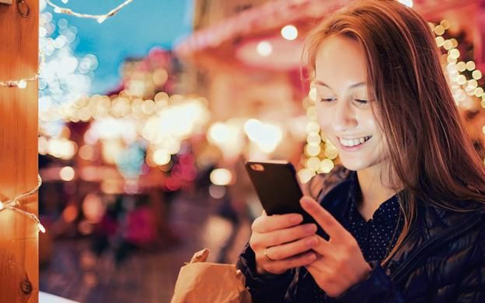 Smartfon z abonamentem może być rozwiązaniem, gdy nie możemy sobie pozwolić na wydanie kilkuset złot