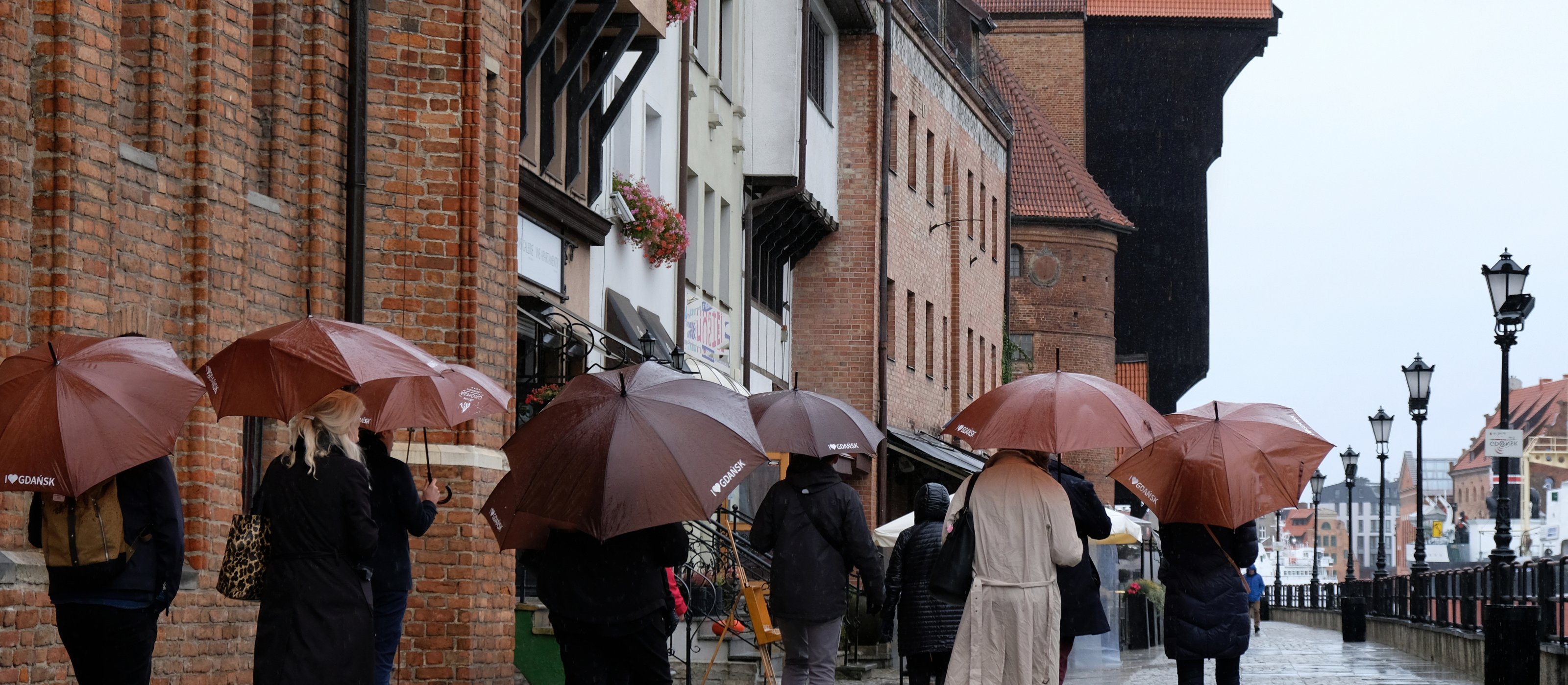 Początek wiosny pod znakiem deszczu i niskich temperatur. Kiedy pogoda się poprawi?