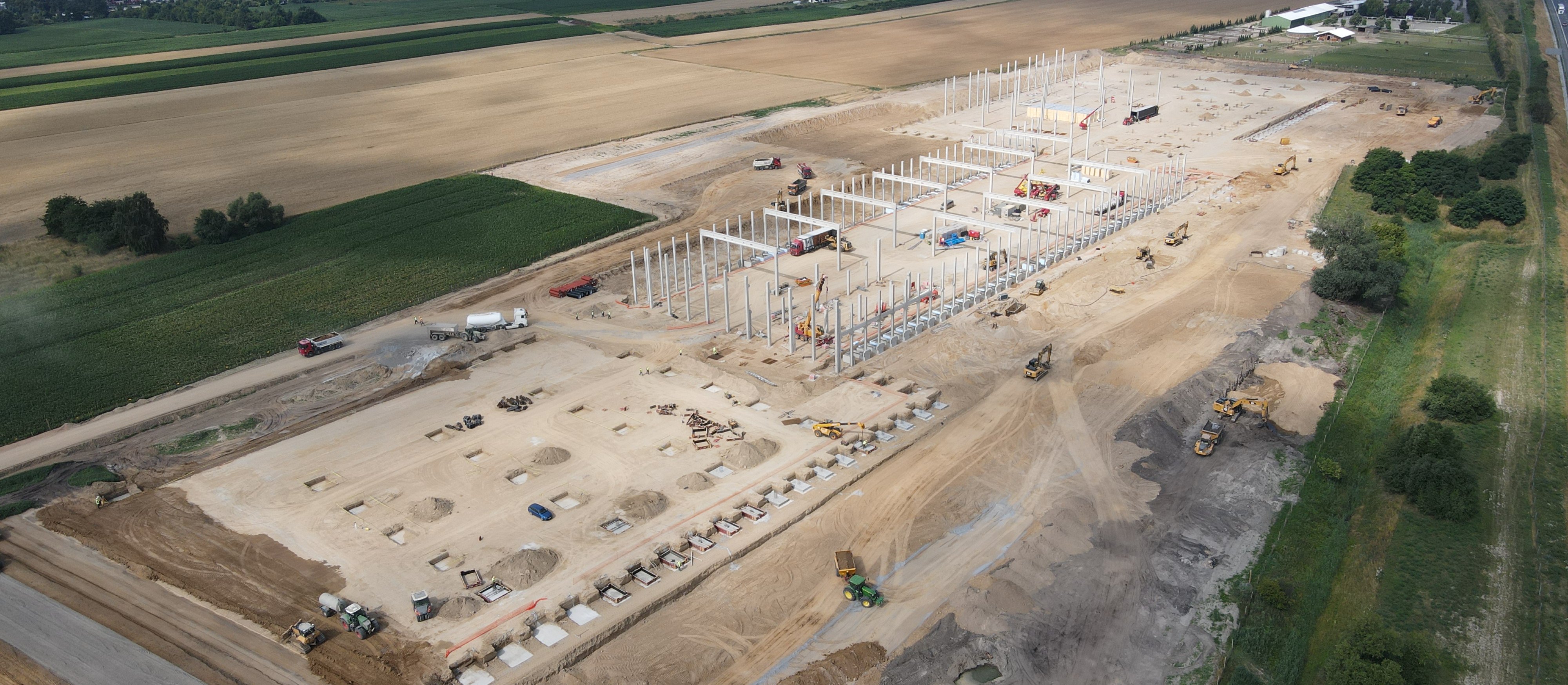 A large logistics center is being built in Poznań