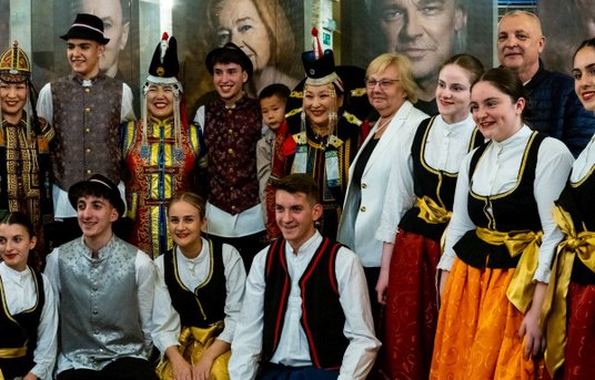 Reprezentanci Bośni i Hercegowiny i Mongolii z prezydent Zabrza Małgorzatą Mańką-Szulik