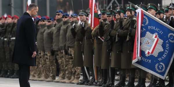 Karol Nawrocki na Placu Piłsudskiego wręczył nominacje generalskie