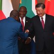 Prezydent RPA Cyril Ramaphosa i Prezydent ChRL Xi Jinping podczas szczytu państw BRICS w 2023 roku.