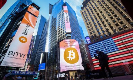 Bitcoin osiągnął pozycję głównej kryptowaluty, a majątek jego twórcy sięga prawdopodobnie 100 mld do