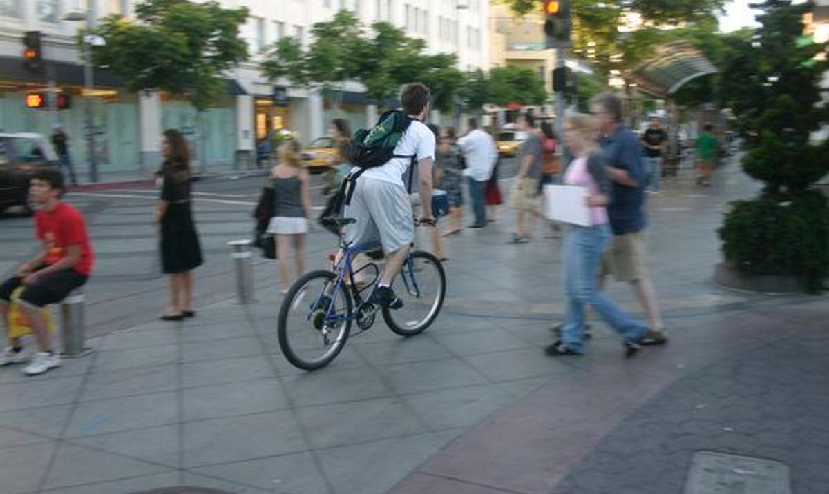 Prawo drogowe Jadąc rowerem nie rozmawiaj przez telefon