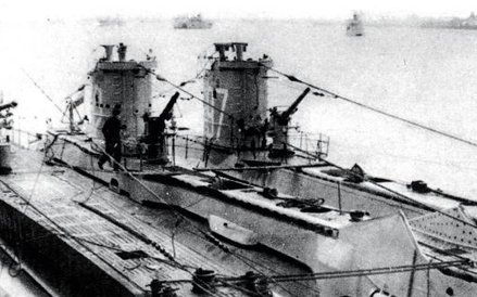 Okrety podwodne ORP „Wilk”, „Dzik” i „Sokół” w śródziemnomorskim porcie, 1943 r.