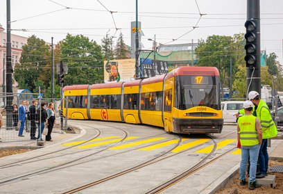 Zainstalowano już sygnalizację dla tramwajów skręcających w Niepodległości i jadących dalej prosto R