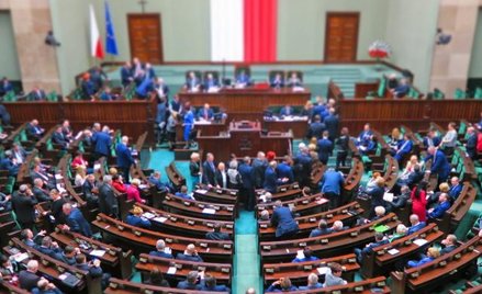 Parlamentarzyści twierdzą, że pieniądze na prowadzenie ich biur sa zbyt skromne.