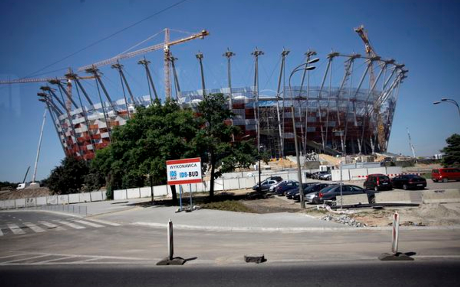 Minister sportu: Stadion Narodowy w terminie. Konsorcjum: to niemożliwe