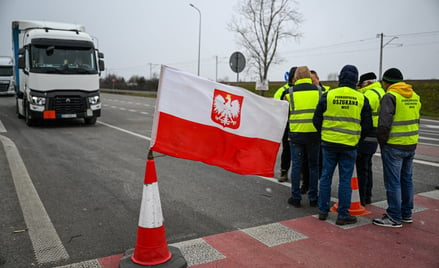 Protest rolników na drodze krajowej nr 28 w pobliżu polsko-ukraińskiego przejścia granicznego w Medy