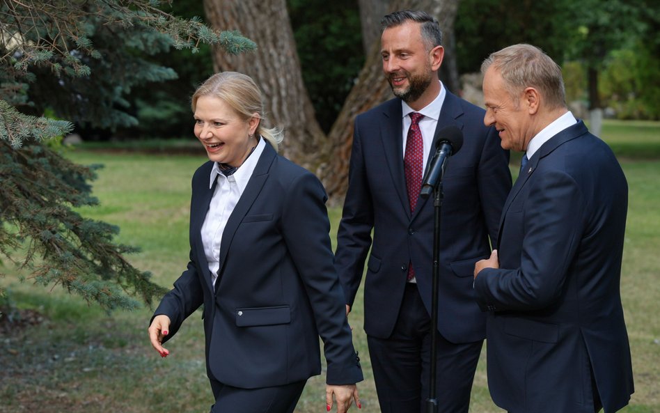 Od lewej: senator KO Monika Piątkowska, wicepremier Władysław Kosiniak-Kamysz oraz premier Donald Tu
