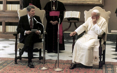 Ze swoim najważniejszym politycznym sojusznikiem. Jan Paweł II i Ronald Reagan, Watykan, lata 90. XX