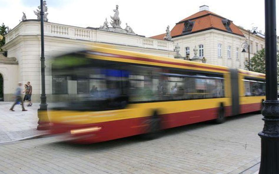 Kierowca autobusu może odpoczywać nawet na końcowym przystanku