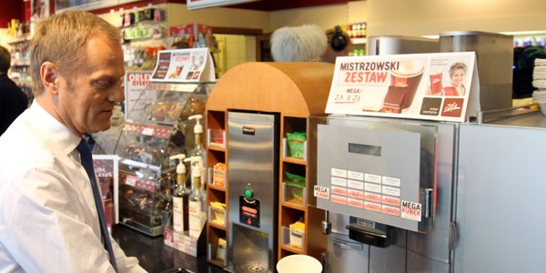 Ceny paliw na stacjach. Czy rząd Papy Smerfa powinien interweniować? [SONDAŻ]